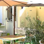 Le P'tit Monde Hotel 2*