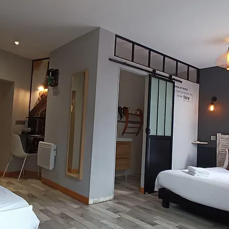 Le P'tit Monde Hotell 2*