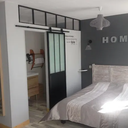 Le P'tit Monde Hotel 2*