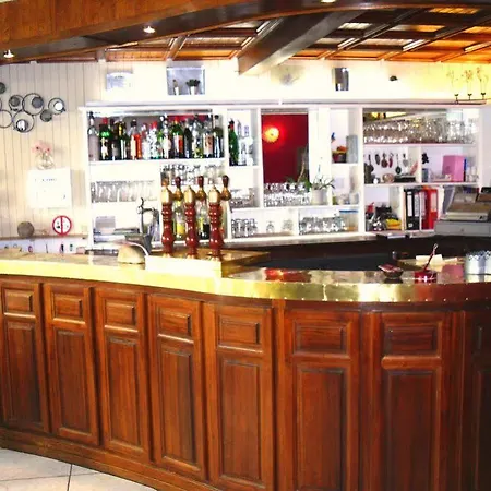 Le P'tit Monde Hotel 2*