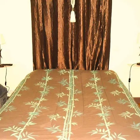 Le P'tit Monde Hotel 2*