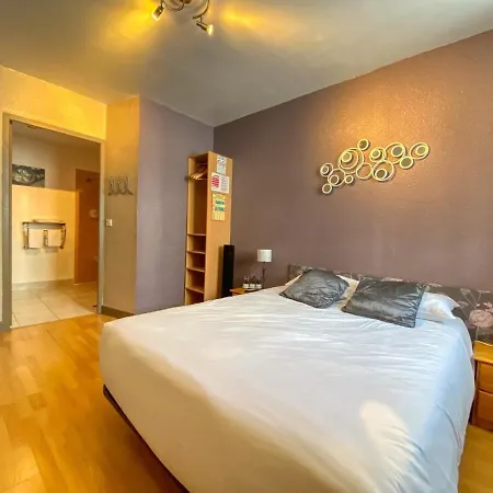 Le P'tit Monde Hotel 2*