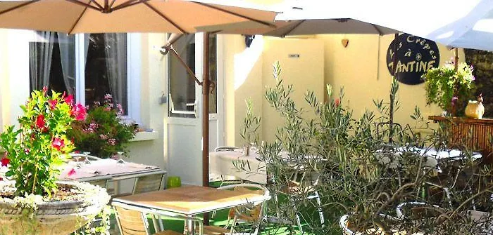 Le P'tit Monde Hotel 2*