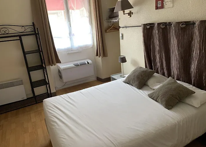 乐帕特莫德酒店 2* 蒙蒂尼亚克