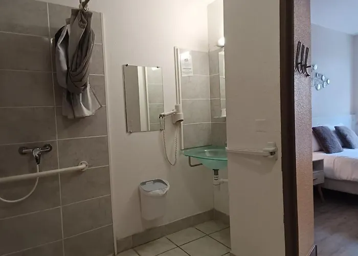 乐帕特莫德酒店 2* 蒙蒂尼亚克