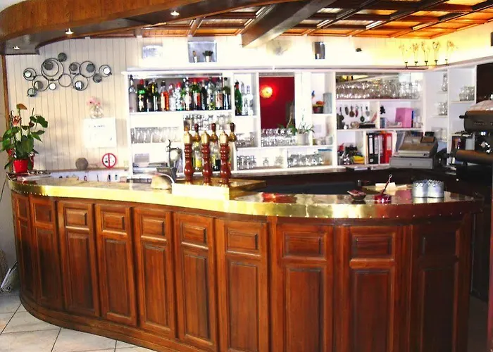 Le P'tit Monde Hotel 2*